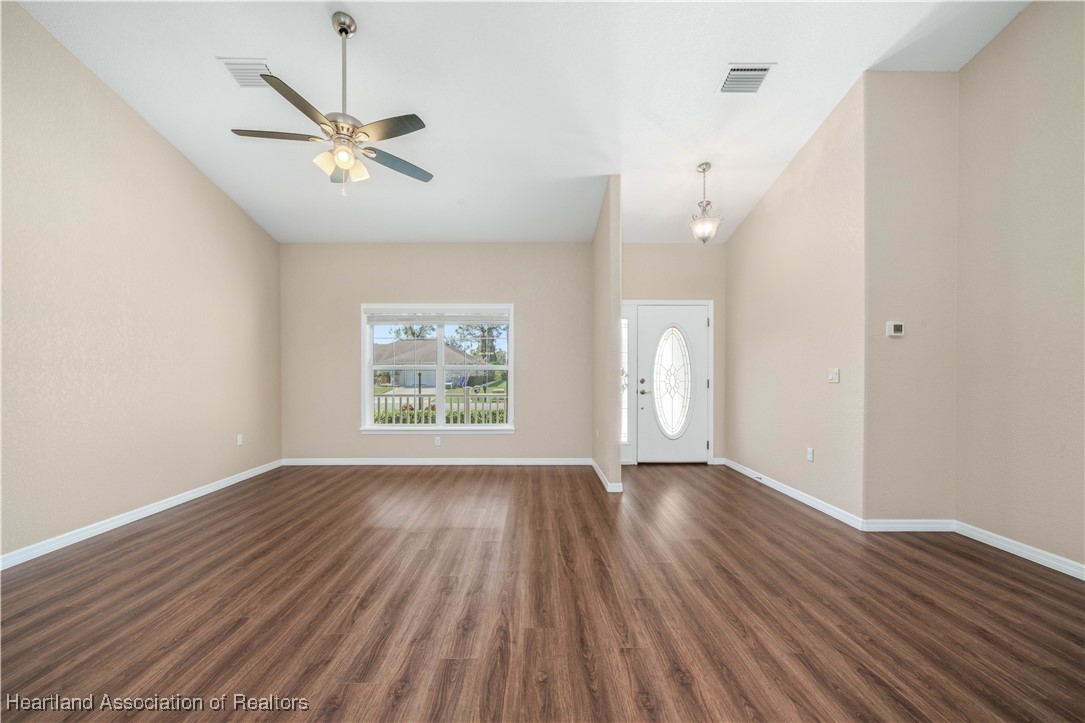 Sebring, Florida 33875, United States, 3 Bedrooms Bedrooms, ,2 BathroomsBathrooms,Residential,Contingent,14510