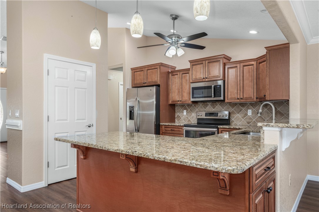 Sebring, Florida 33875, United States, 3 Bedrooms Bedrooms, ,2 BathroomsBathrooms,Residential,Contingent,14510