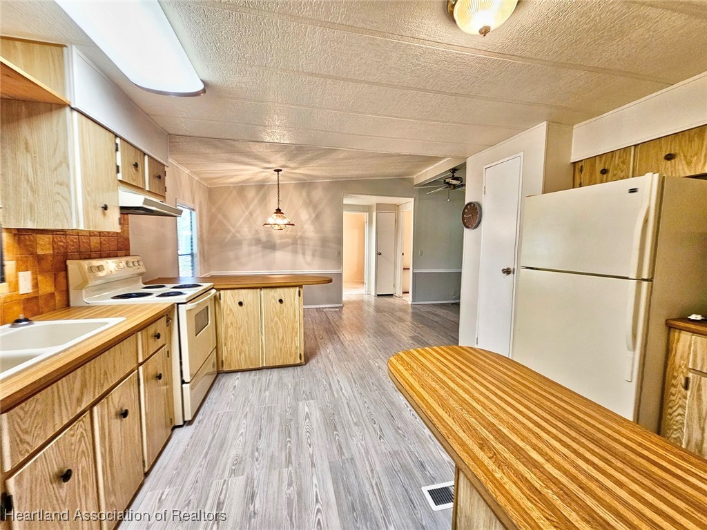 Sebring, Florida 33875, United States, 3 Bedrooms Bedrooms, ,2 BathroomsBathrooms,Residential,Active,165067