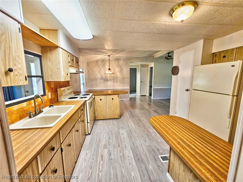 Sebring, Florida 33875, United States, 3 Bedrooms Bedrooms, ,2 BathroomsBathrooms,Residential,Active,165067