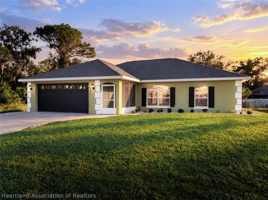 911 GALAXY AVE, SEBRING, FL 33875 - Image d61059e41359cb8e083f42e7aef5afce/958831382