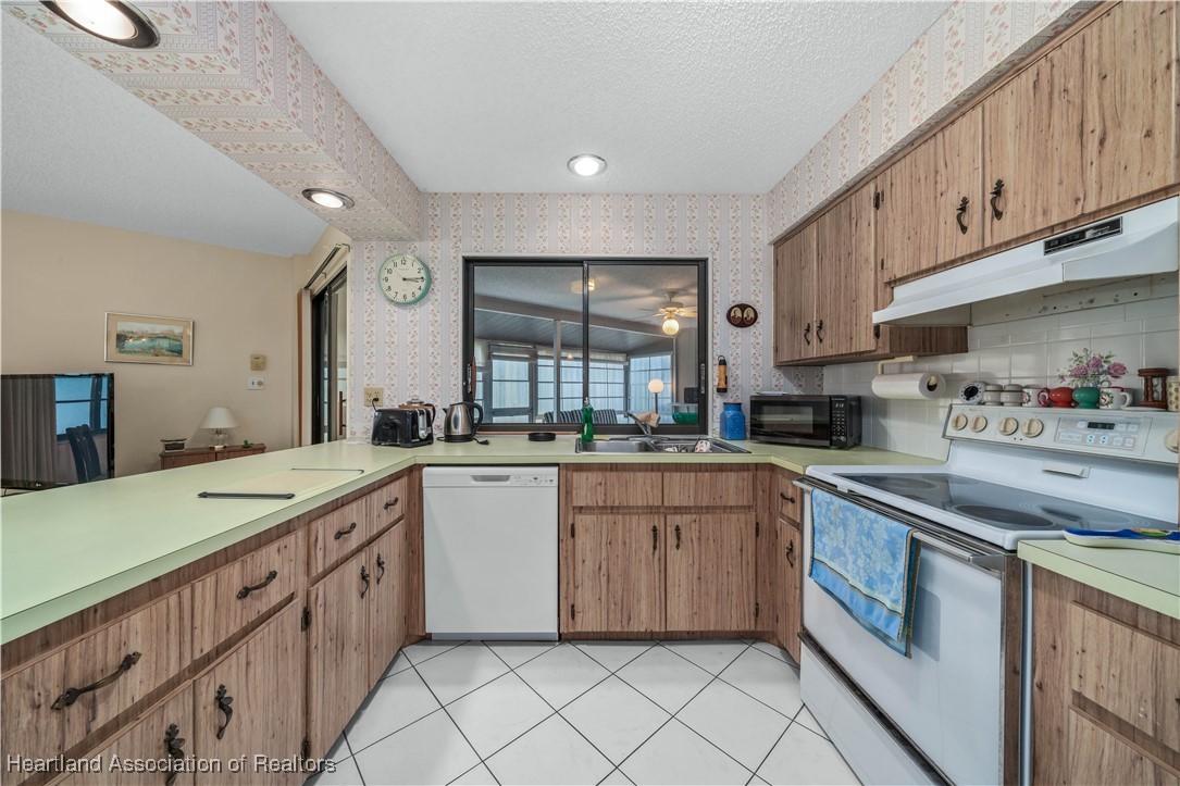 Sebring, Florida 33875, United States, 3 Bedrooms Bedrooms, ,3 BathroomsBathrooms,Residential,Pending,5121