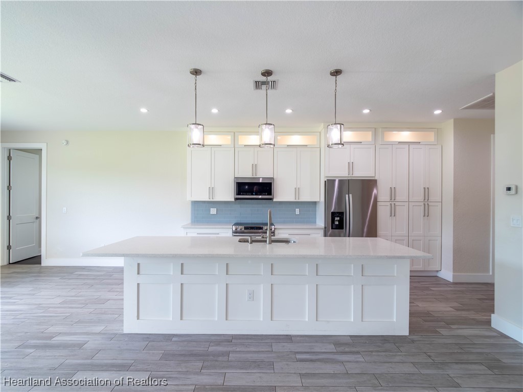 Sebring, Florida 33875, United States, 3 Bedrooms Bedrooms, ,3 BathroomsBathrooms,Residential,Contingent,186774