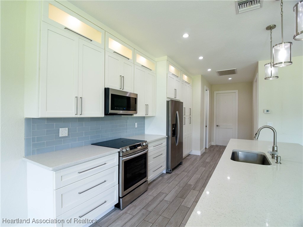 Sebring, Florida 33875, United States, 3 Bedrooms Bedrooms, ,3 BathroomsBathrooms,Residential,Contingent,186774