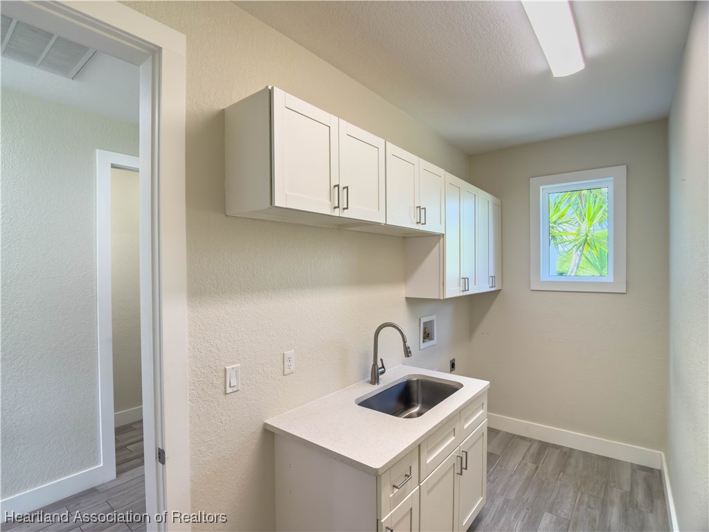 Sebring, Florida 33875, United States, 3 Bedrooms Bedrooms, ,3 BathroomsBathrooms,Residential,Contingent,186774