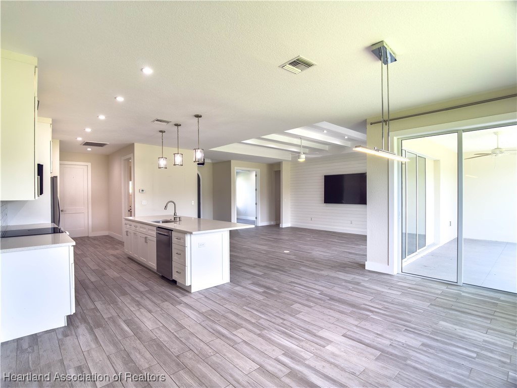 Sebring, Florida 33875, United States, 3 Bedrooms Bedrooms, ,3 BathroomsBathrooms,Residential,Contingent,186774