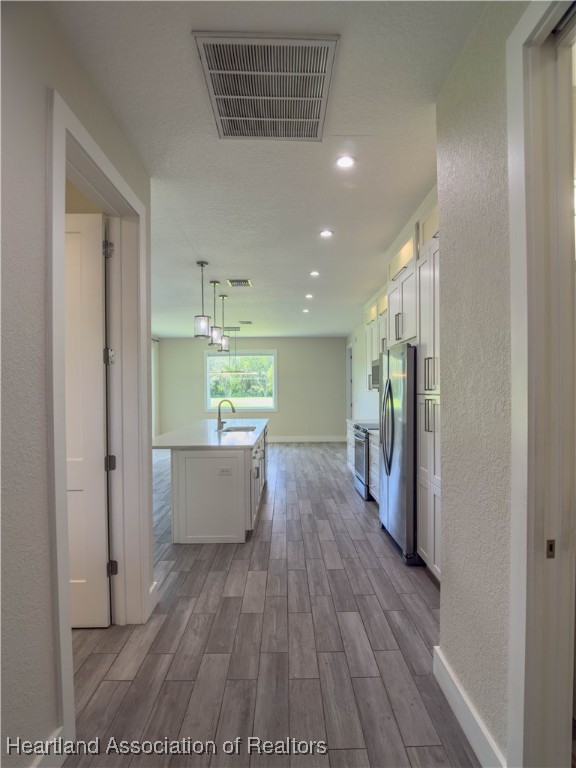 Sebring, Florida 33875, United States, 3 Bedrooms Bedrooms, ,3 BathroomsBathrooms,Residential,Contingent,186774