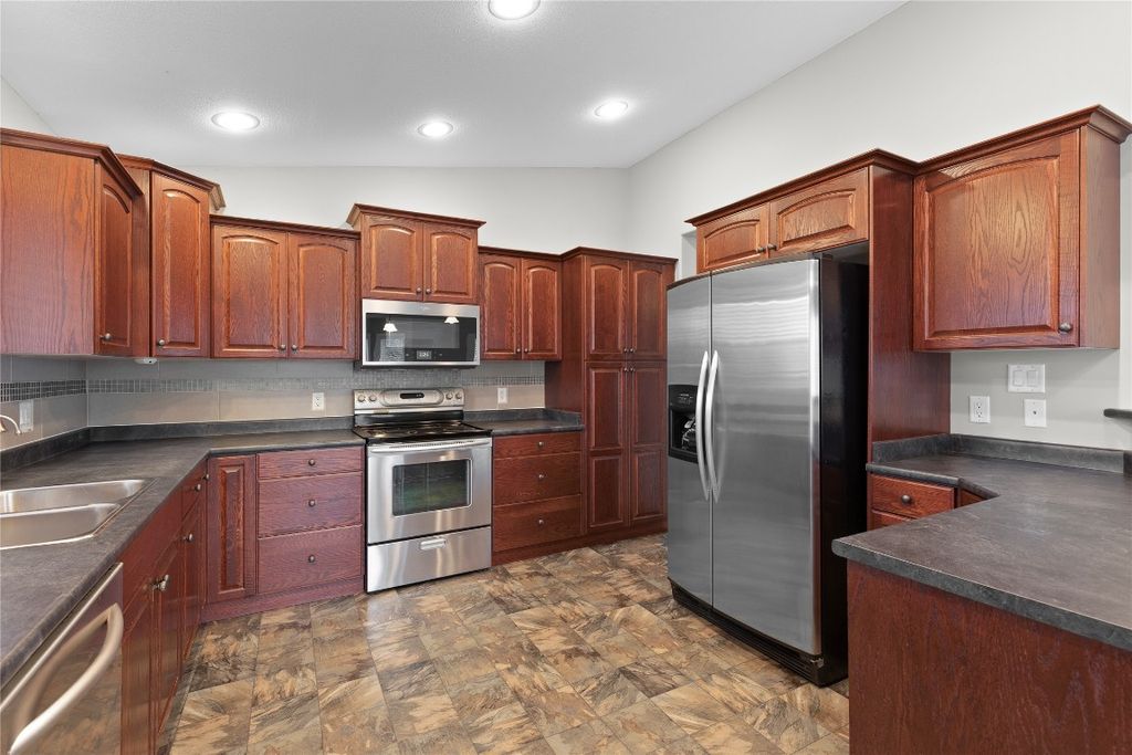 listing image 16513928125817970567