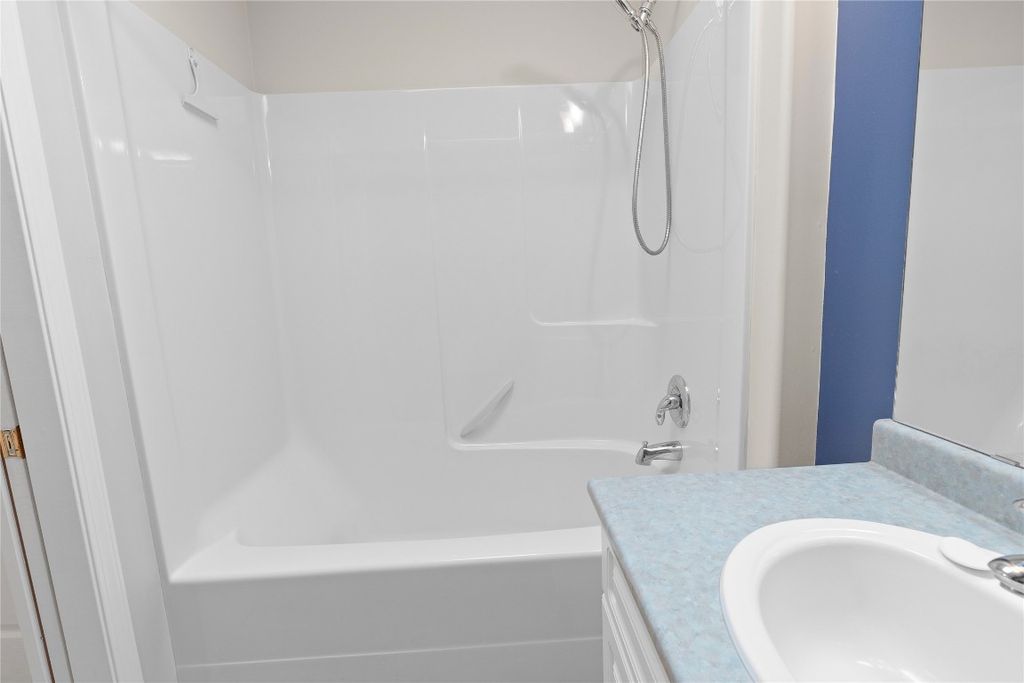 listing image 16518537578195109510