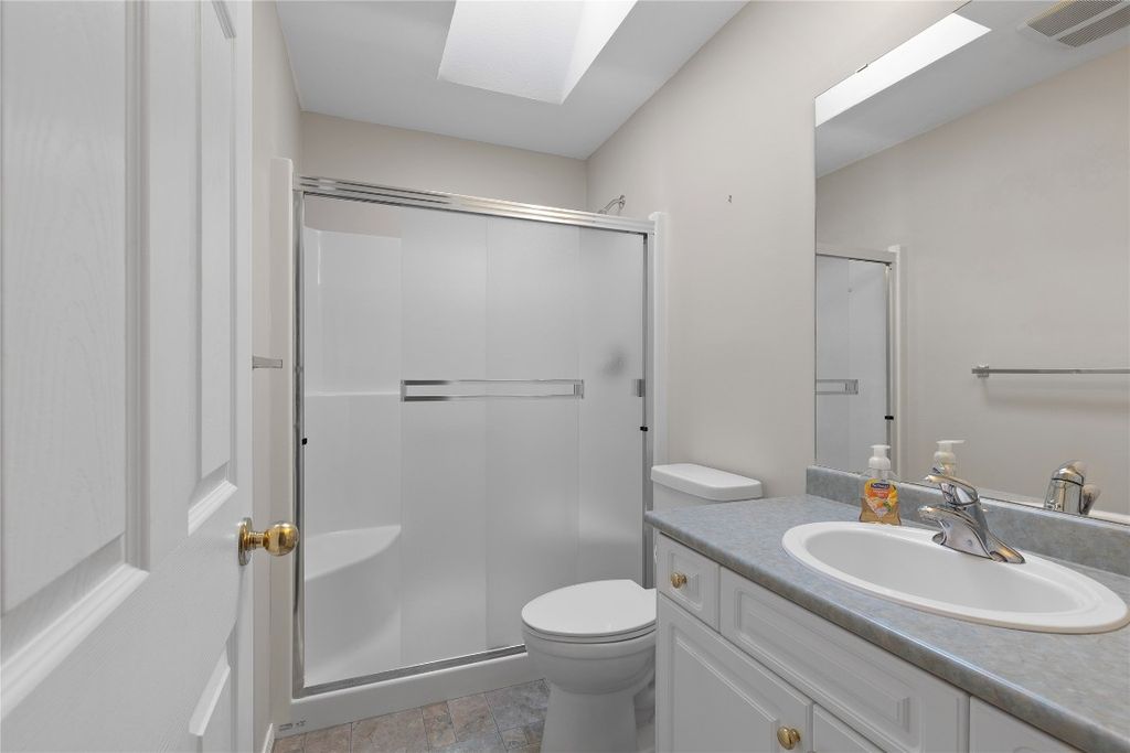 listing image 16511012965270648002