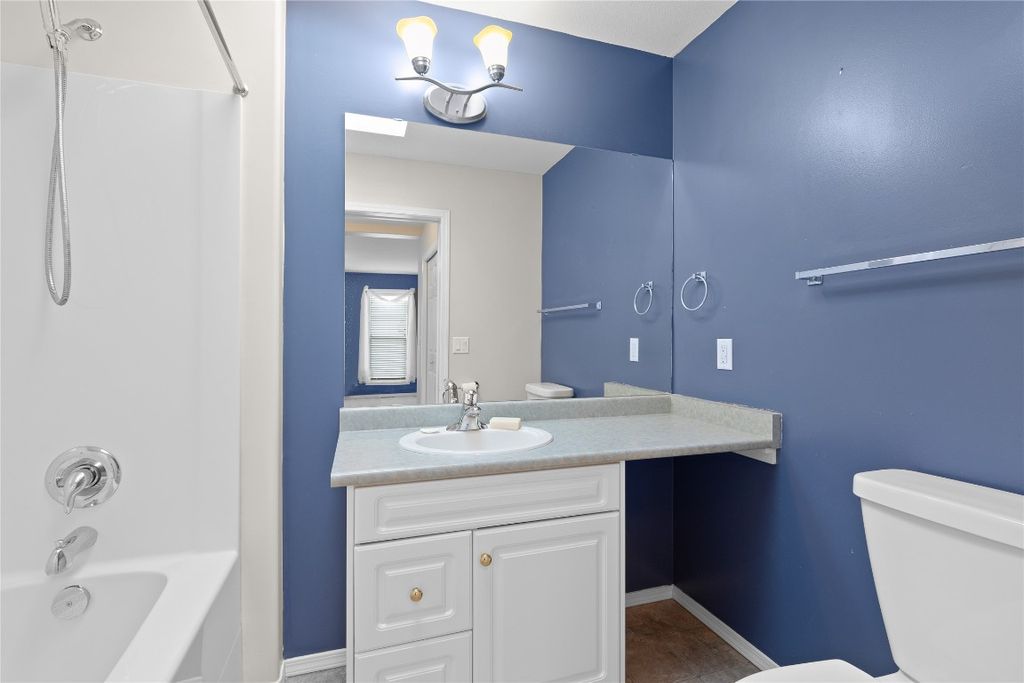 listing image 16516713004082623844