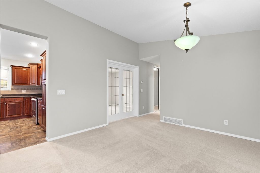 listing image 16513447333798572723