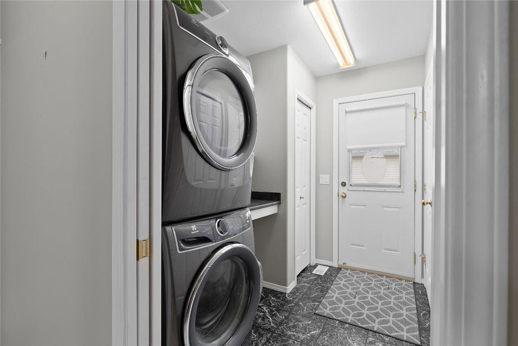 listing image 16510830900374534801