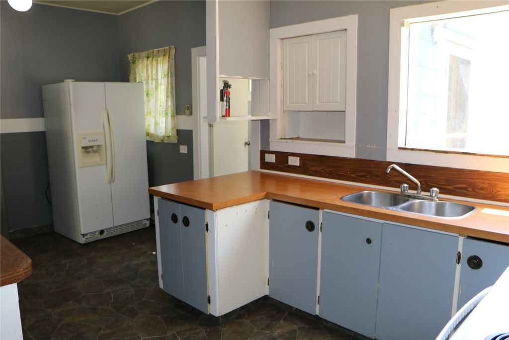 listing image 16519062163439098504