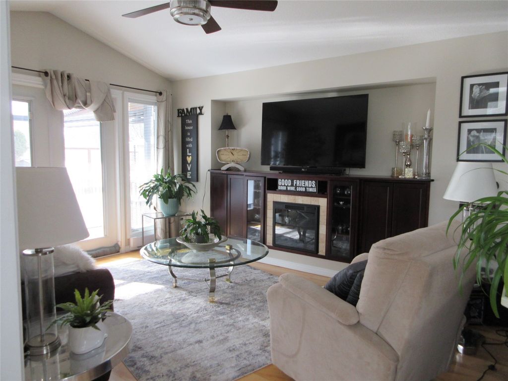 listing image 16517833027719900444