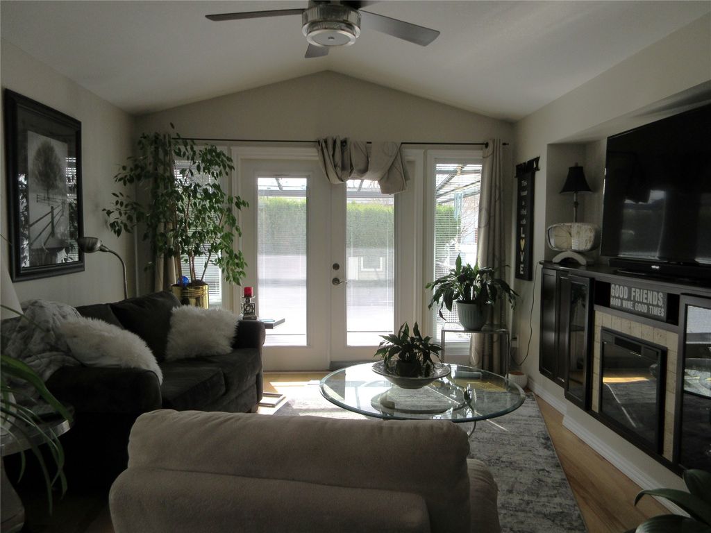 listing image 16517130450774156320