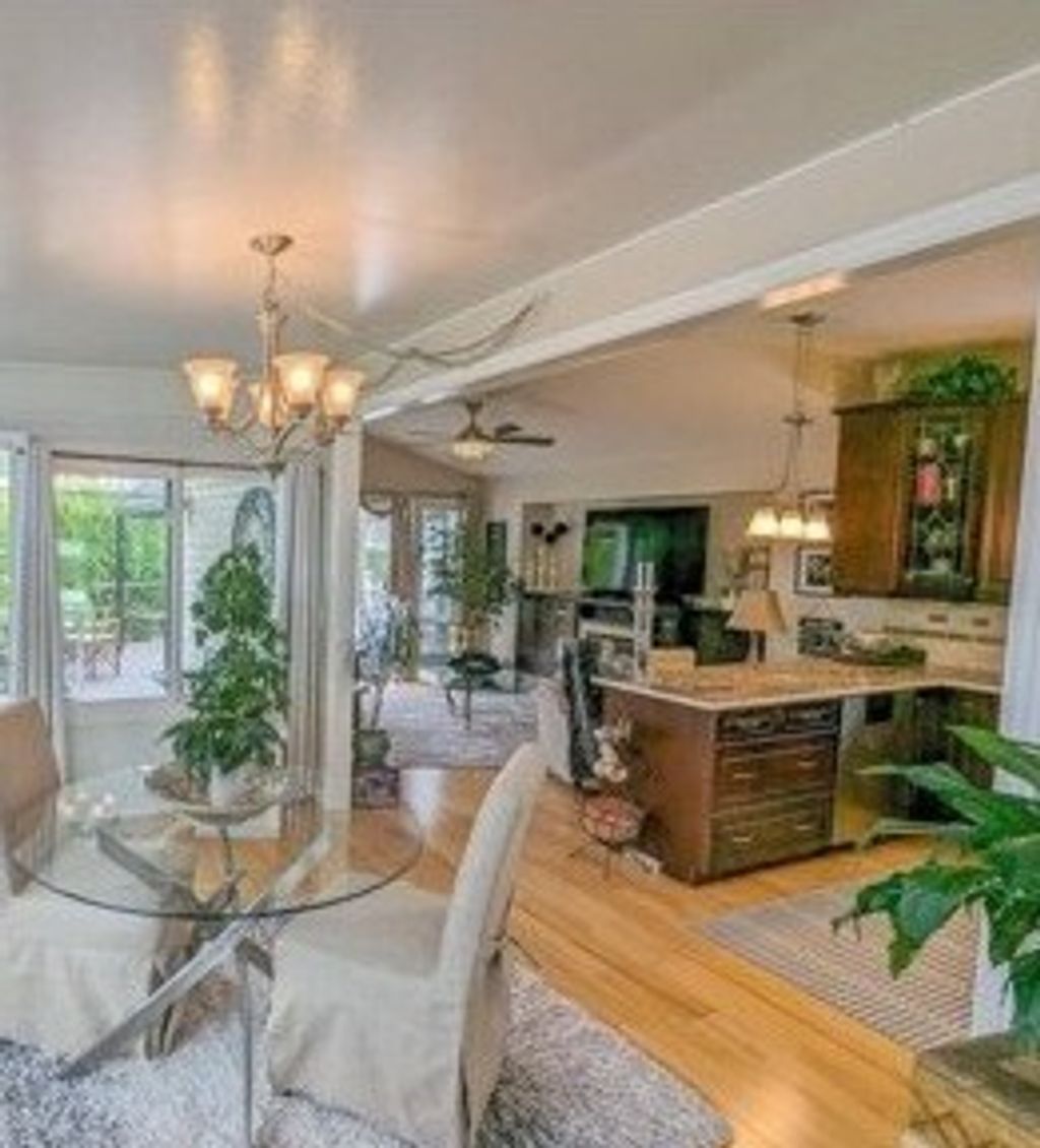 listing image 16515189764249334860