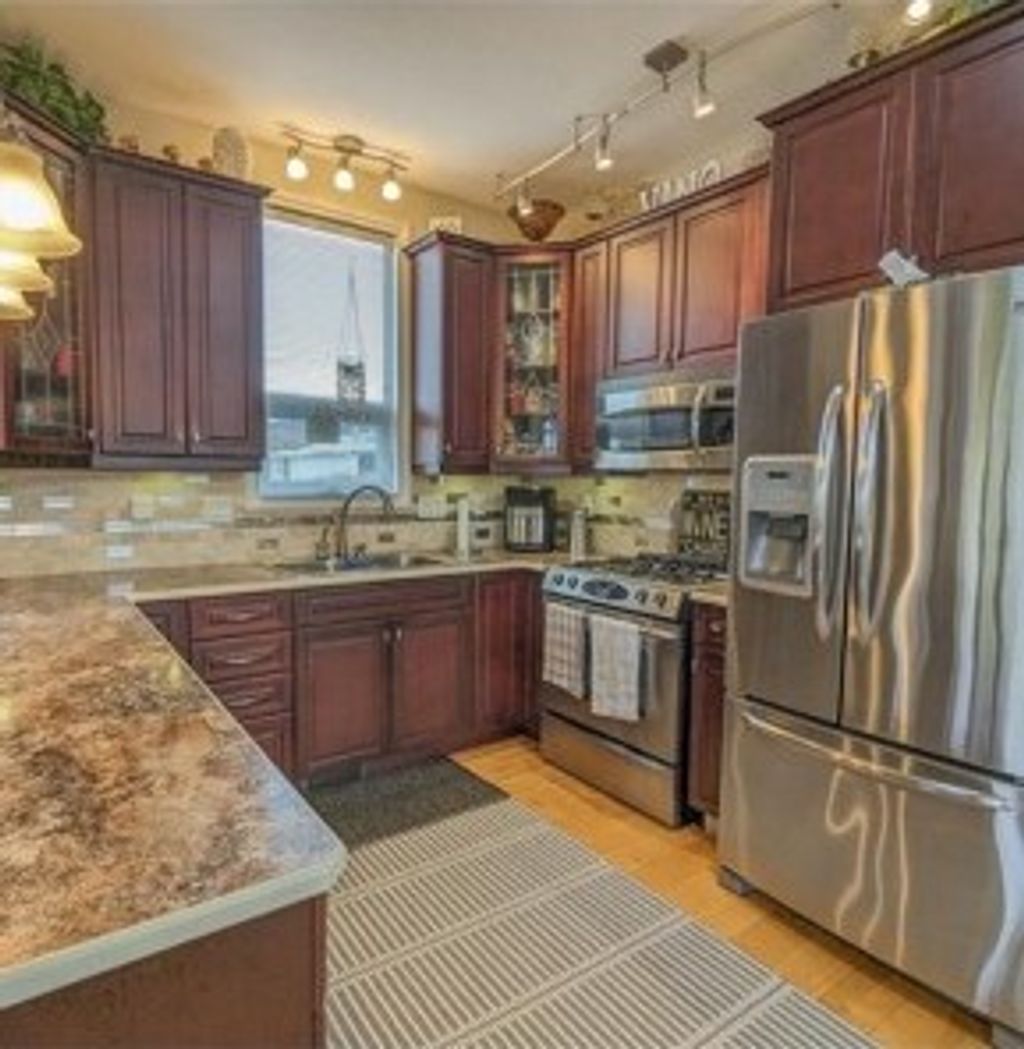 listing image 16518062176142879095