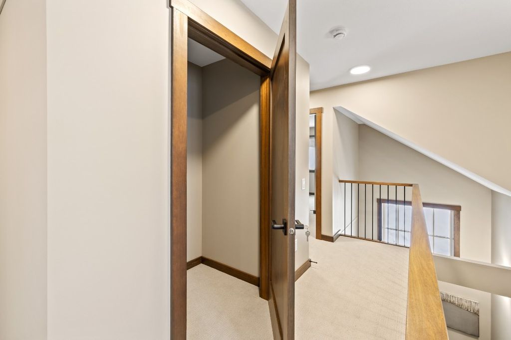 listing image 16511609294119529120