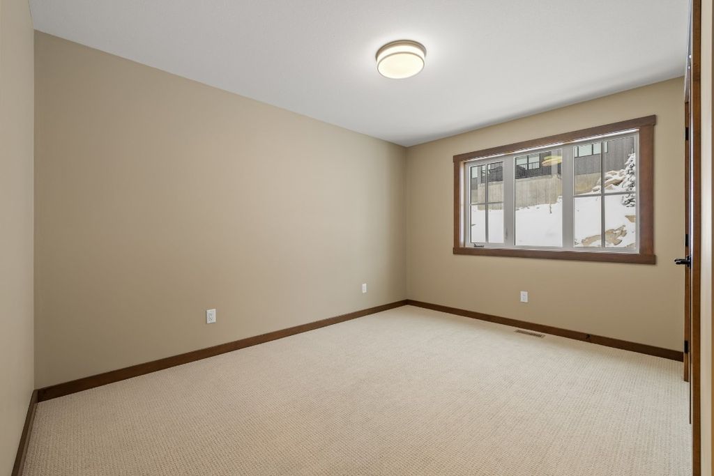 listing image 16510981260914989497