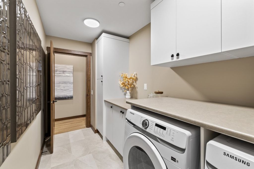 listing image 16513763631965003015