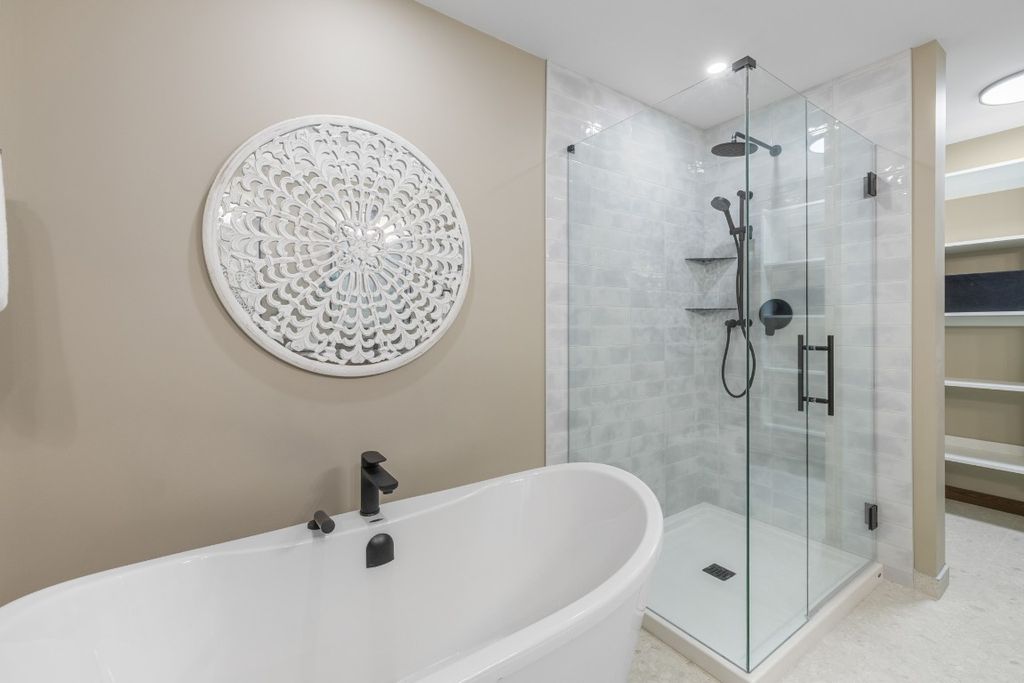 listing image 16513357884893889899