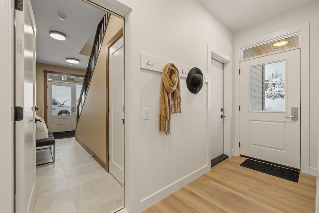 listing image 16512130224742418157