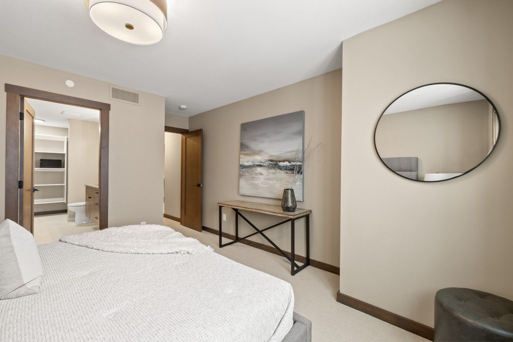 listing image 16514688248935276341