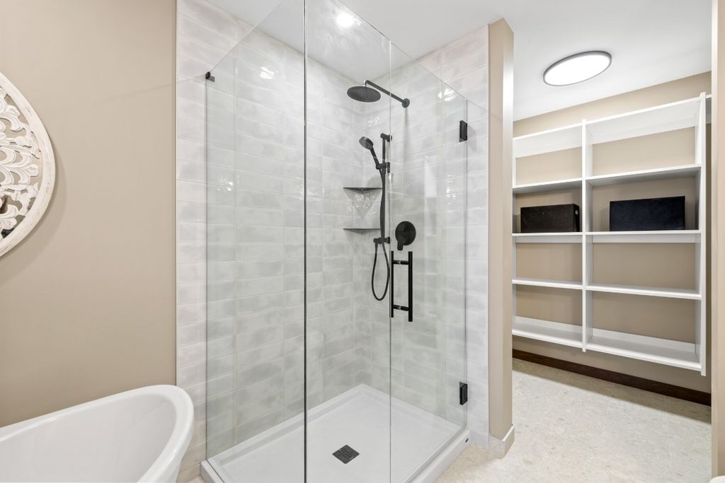 listing image 16515827900264227678