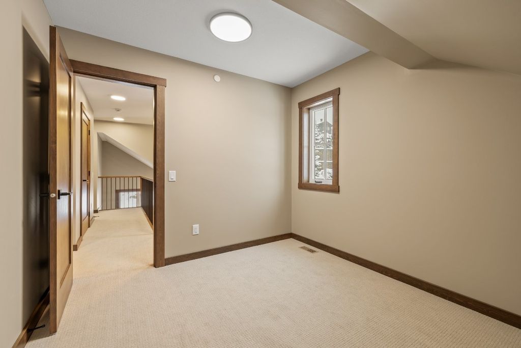 listing image 16510804694345124755