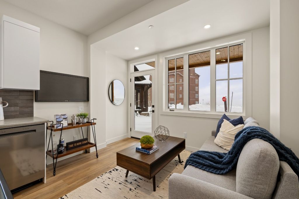 listing image 16510761514186726306