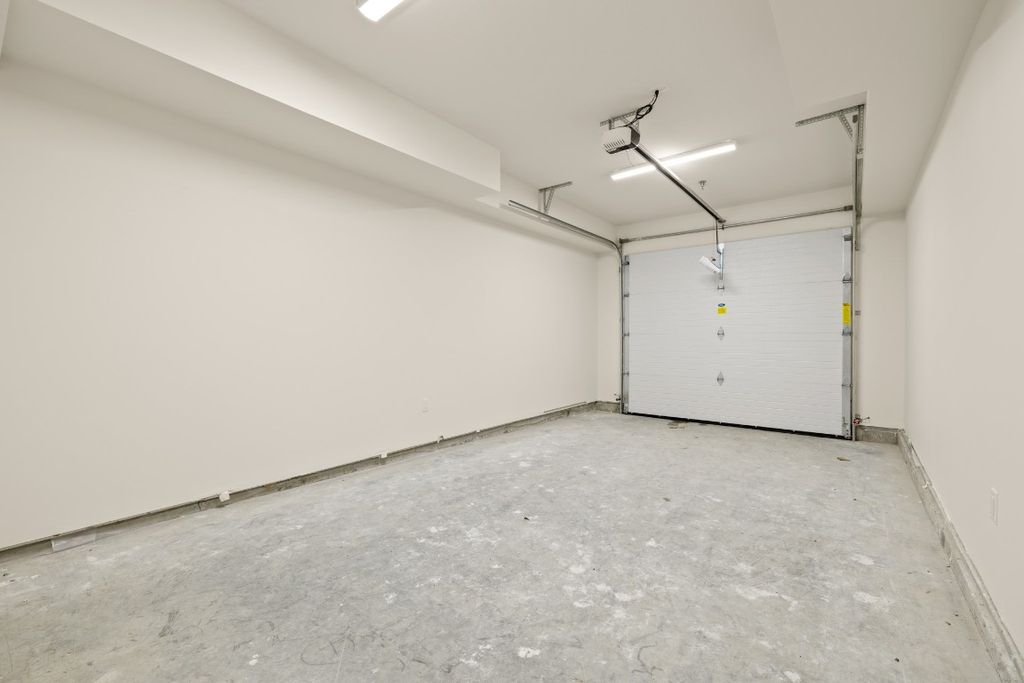 listing image 16518353432656741990