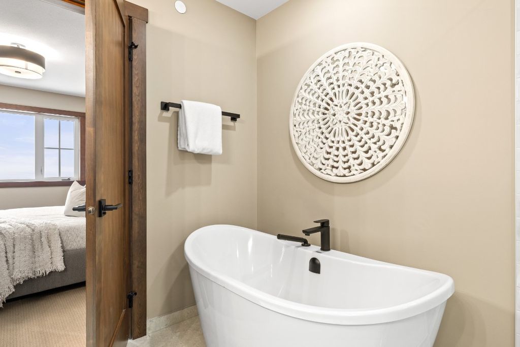 listing image 16514791646810935405