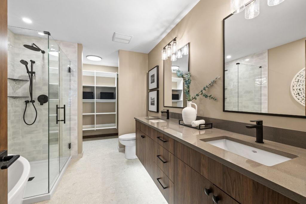 listing image 16518365142859766098