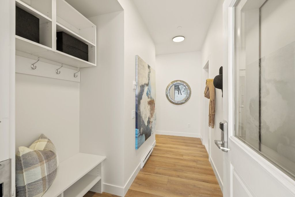 listing image 16512081755854915407