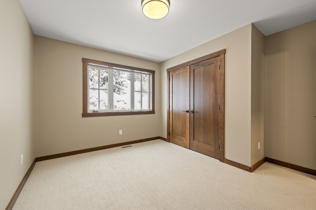 listing image 16516179771994921339