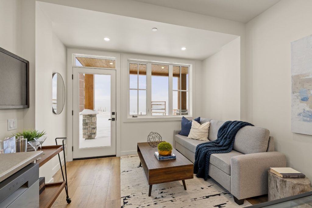 listing image 16515981137698637159