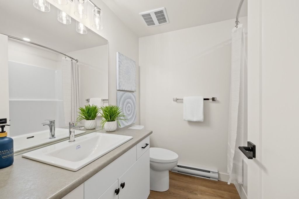 listing image 16512348310959632527