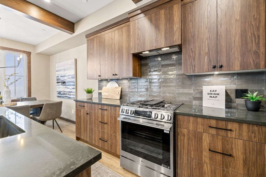 listing image 16512167225221748744