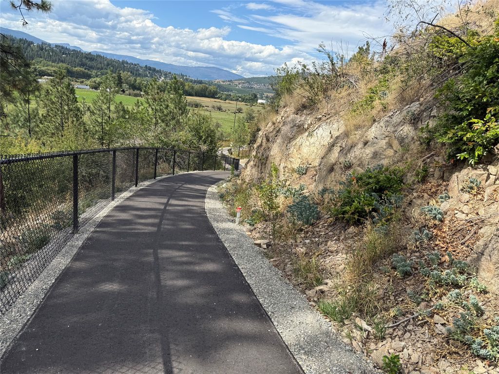 listing image 16514292674135481911