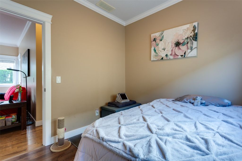 listing image 16514555799569750711