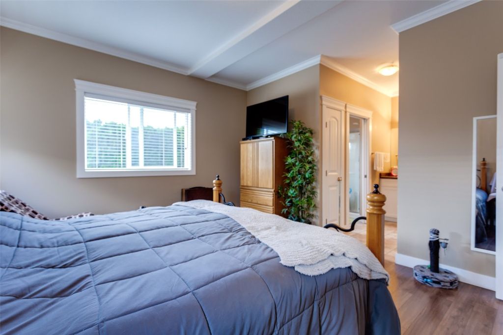 listing image 16517966223223375699