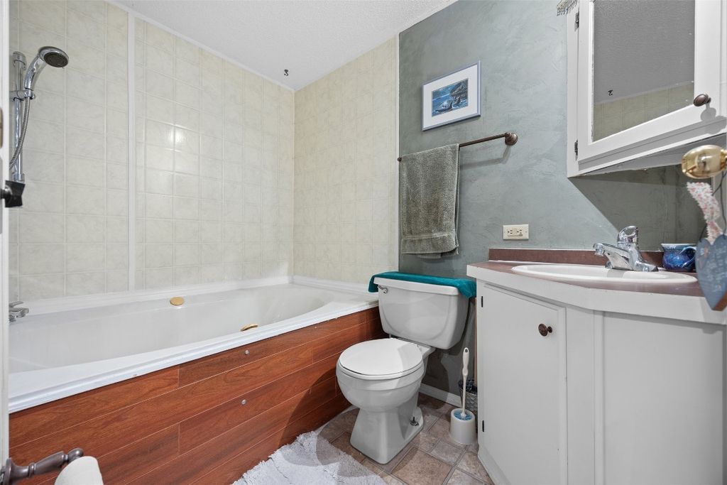 listing image 16515770953182512596