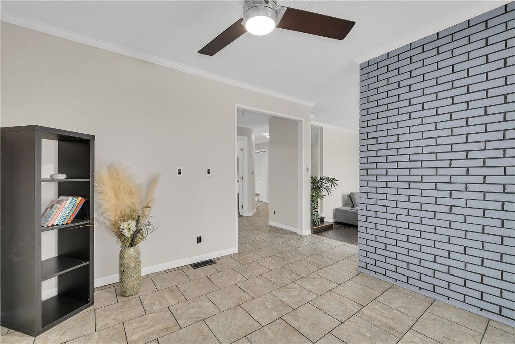 listing image 16515870323717196682