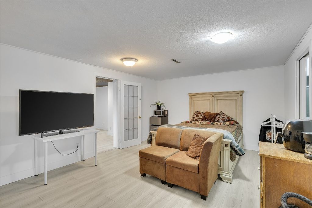 listing image 16514198853824085576