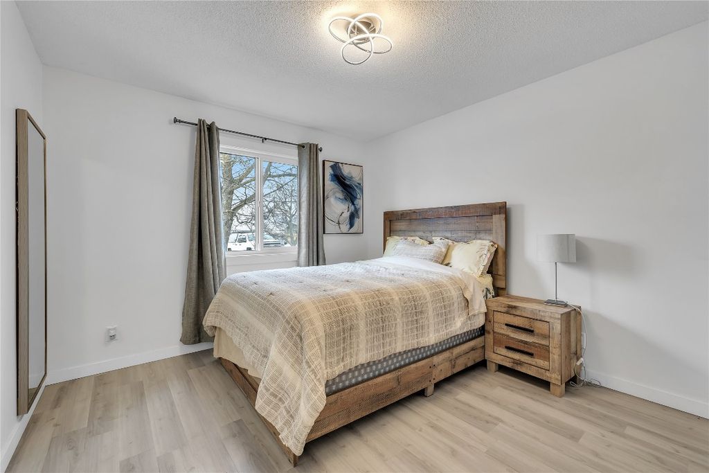 listing image 16515736201488160002