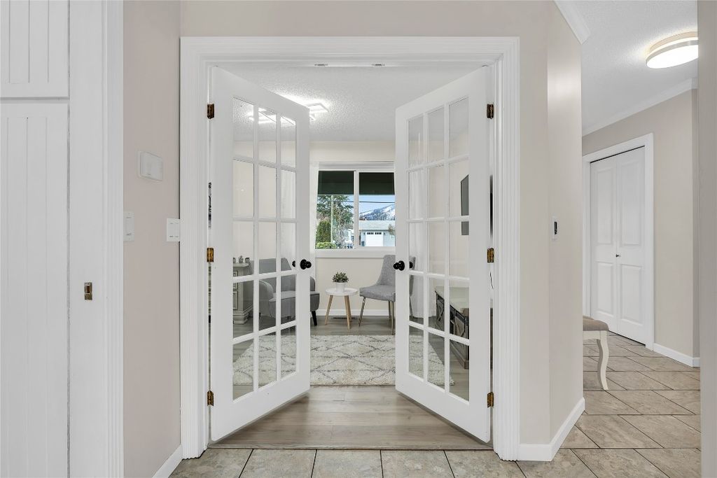 listing image 16510735192184407218