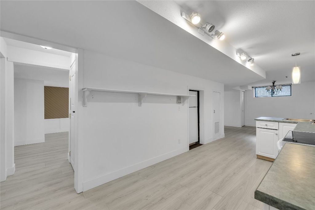 listing image 16519702143569058406