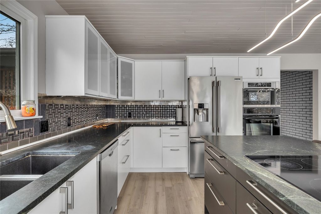 listing image 16515888459624184392