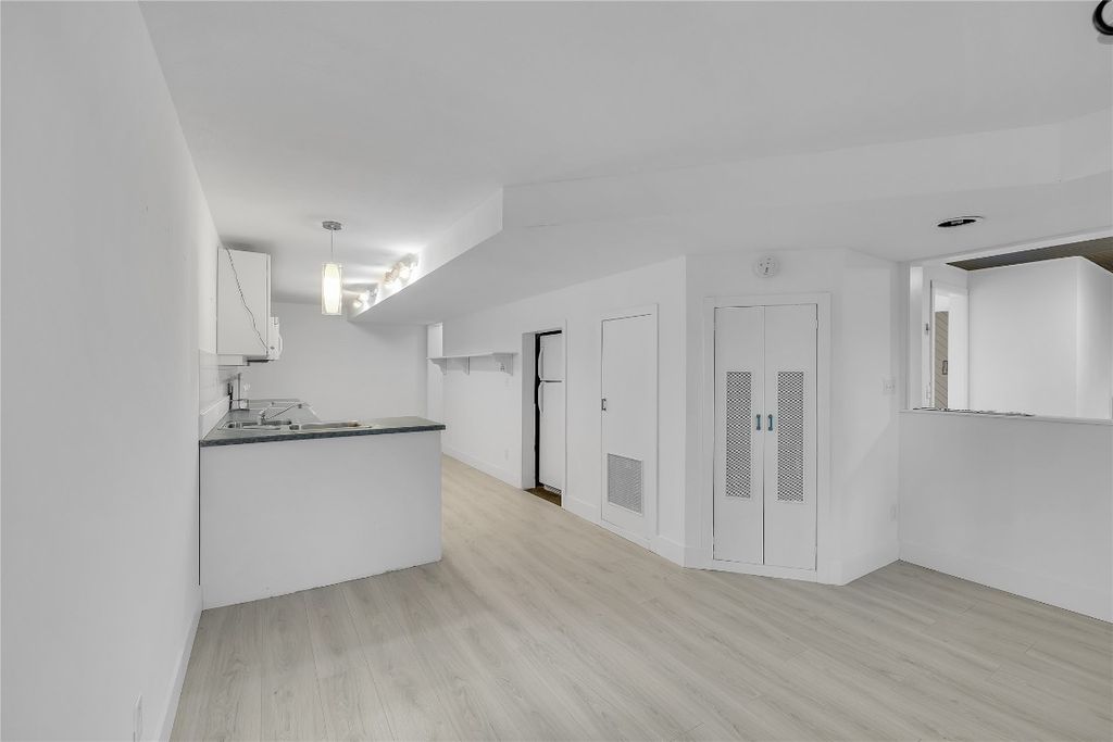 listing image 16515734169667222501